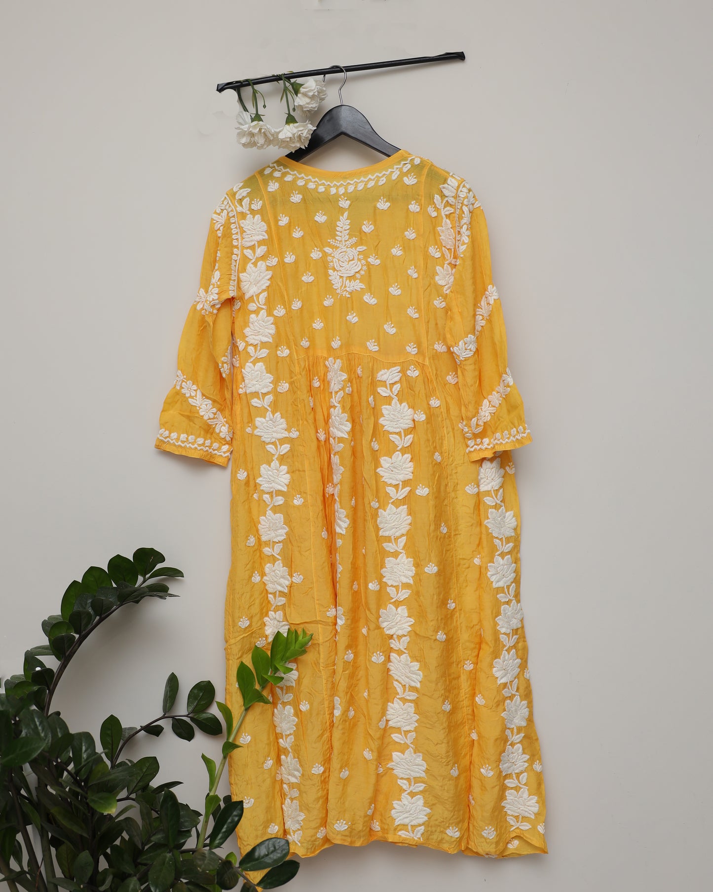 A perfect sunny side up chikankari handwork kurti. Straight Cut